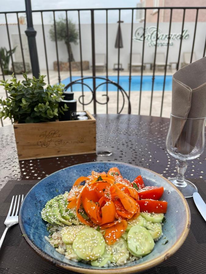 Hotel Restaurant La Caravelle サリ・ソランザラ エクステリア 写真