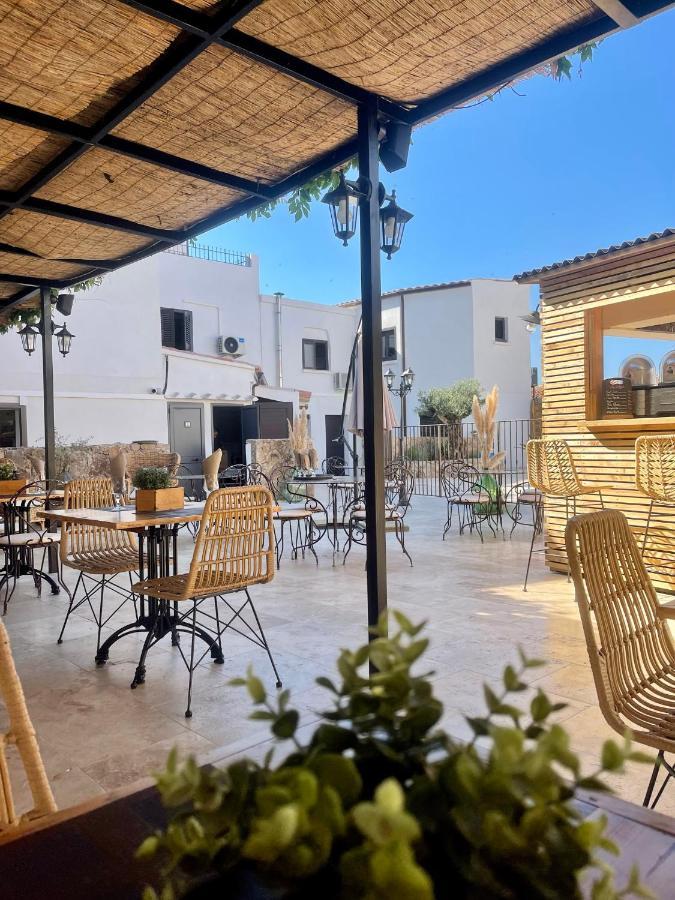 Hotel Restaurant La Caravelle サリ・ソランザラ エクステリア 写真