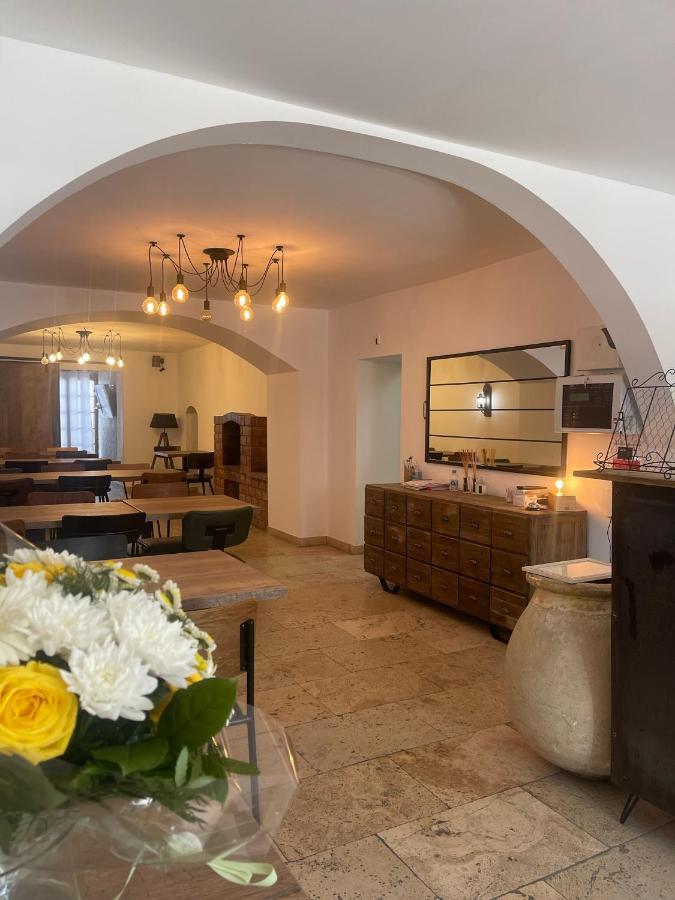 Hotel Restaurant La Caravelle サリ・ソランザラ エクステリア 写真
